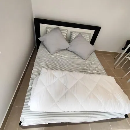 Semesterbostad Single-level Studio, Private Entrance And Free Parking Le Passage (Lot-et-Garonne)