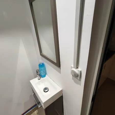 Semesterbostad Single-level Studio, Private Entrance And Free Parking
