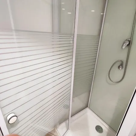 Single-level Studio, Private Entrance And Free Parking *